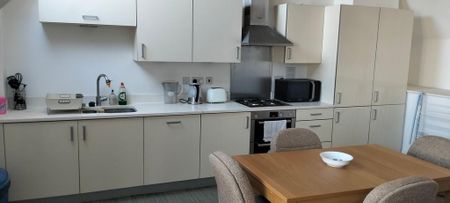 2 bedroom flat to rent - Photo 5