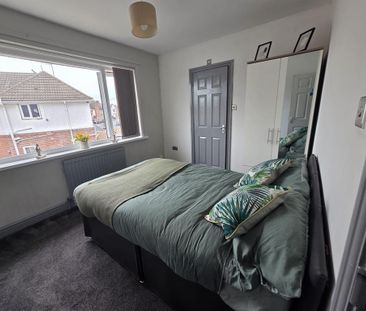 1 bedroom in a house share to rent - Photo 2