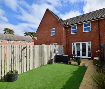 2 bedroom terraced house to rent - Photo 2