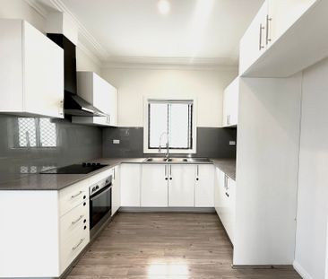 Freshly Painted family home - Photo 4