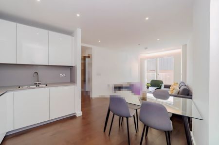 2 Bedroom 2 Bathroom Flat 3 - Photo 3