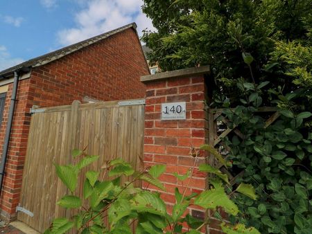 Featherstone Grove - Photo 3