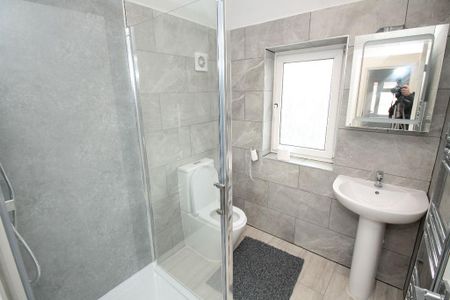 3 bedroom semi-detached house to rent - Photo 4