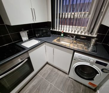 Bedsit, Strand Road, L20 - Photo 4