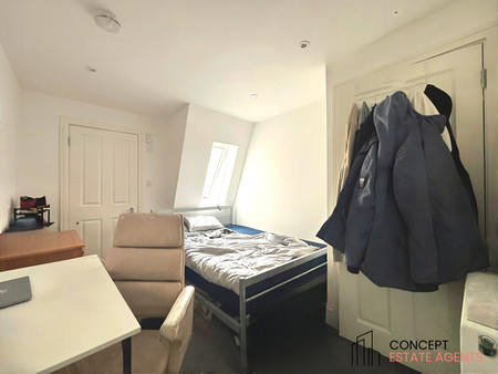 3 bedroom flat to rent - Photo 4