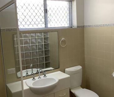 Spacious Three Bedroom Home - Photo 3