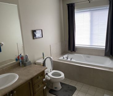 For Lease - 4 Sled Dog Road, Brampton, Ontario - Photo 4