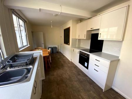 6 bedroom terraced house to rent - Photo 5