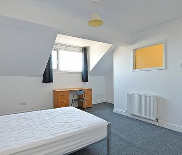 Fantastic 3 Bedroom Student Property - Photo 3