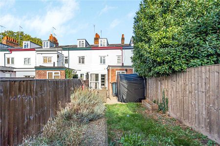 A light and spacious Victorian mid terrace house located on a sought after road in desirable Jericho. - Photo 2