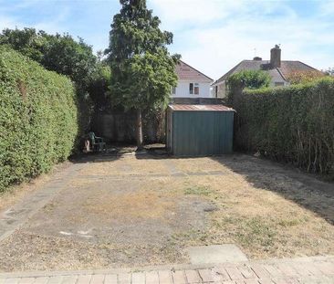 Wellington Avenue, Hounslow, TW3 - Photo 2