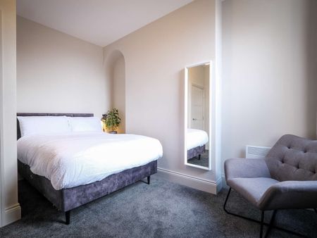 Modern second floor apartment situated next to Lancaster Castle Flat D - Photo 5