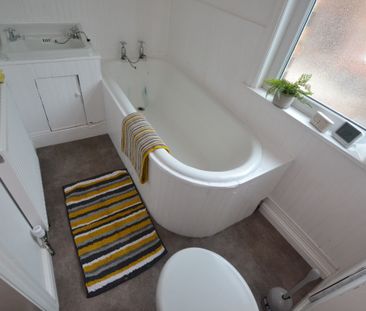 24 Dunlop Avenue, NG7 2BW, NOTTINGHAM - Photo 2