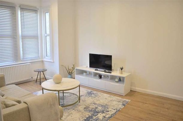 Onslow Gardens, Wallington, SM6 - Photo 1