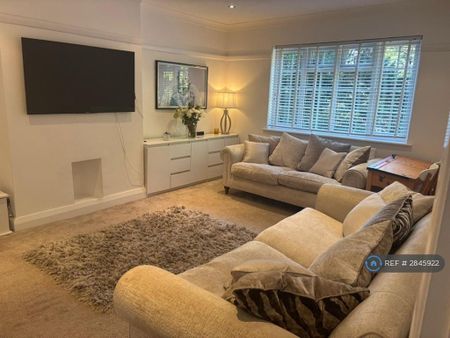 2 bedroom flat to rent - Photo 2