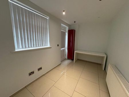 2 bedroom ground floor flat to rent - Photo 3