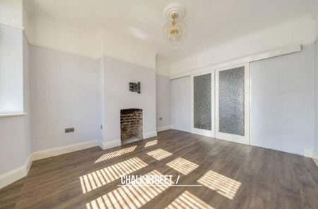 Park Crescent, Hornchurch, RM11 - Photo 2