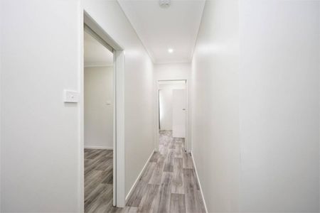 Gordonvale 3 Bedroom Duplex -Fully Air Conditioned - Opposite Gordonvale High School and Pool - Photo 3