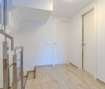 Luxury Townhouse for rent in Estepona, Andalusia - Photo 2