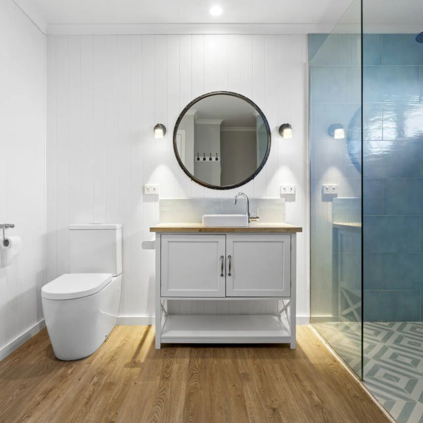 Charming Cottage Centrally located - Photo 1