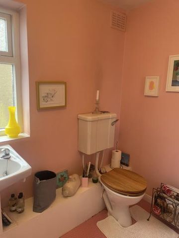 A beautiful very large double bedroom - Photo 4