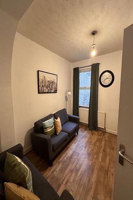 Room 4, 33 Farnham Street, Belfast, BT7 2FL - Photo 1