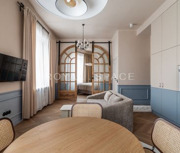 Elegancki Loft w Zabytkowej Kamienicy - Photo 3