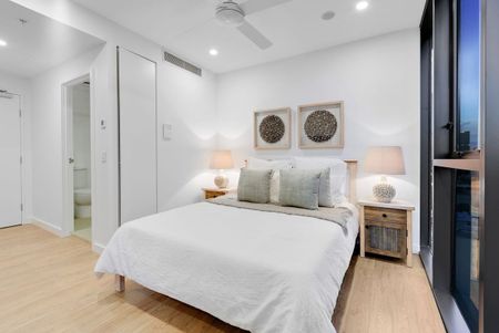 Luxurious Furnished Studio Apartment - Photo 2