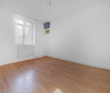 Flat to rent - Comber Grove, London, SE5 - Photo 6