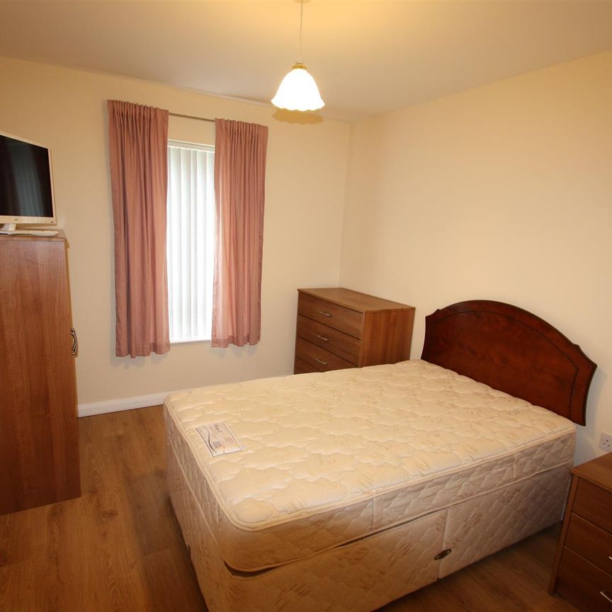 Flat 4, 15 Lisburn Road, - Photo 1