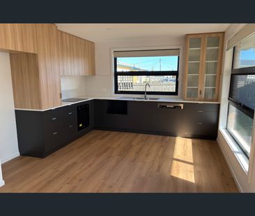2/10 Sandwood Place, East Devonport, Tas 7310 - Photo 4