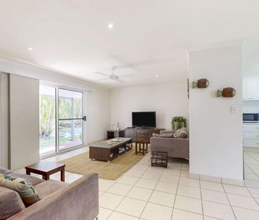 Solid family home with extras - Furnished or UNfurnished - Photo 2