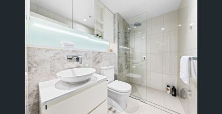 Spacious FULL Furnished Apartment With Water View! - Photo 4