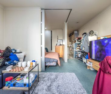 Live the City Life on Queen Street - Photo 3