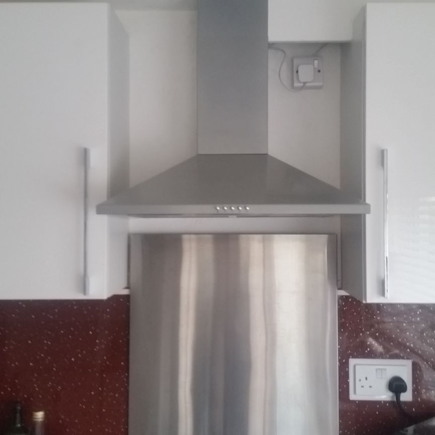 6 bed house-share with 2 shared bathrooms Room 1 - Photo 1