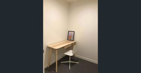 Luxury furnished 2 bedroom Plus study with front back courtyard - Photo 4