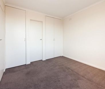 MODERN ONE BEDROOM - Photo 2