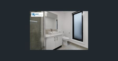 Modern 2-Bedroom Townhouse With Carport in Clyde - Photo 4