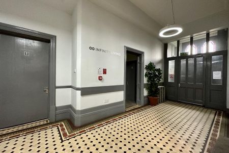 1 bedroom in a house share to rent - Photo 3