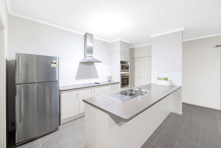 24 Ridgeview St, Carindale QLD 4152 - House For Rent | Domain - Photo 3