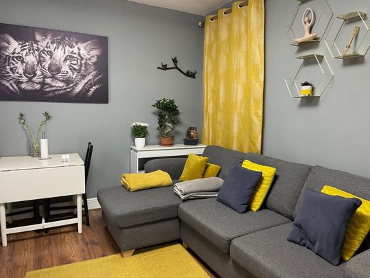 Room in a Shared House, Radstock Road, RG1 - Photo 1