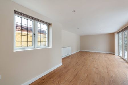 5 bedroom detached house to rent - Photo 2