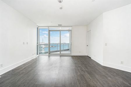 For Lease - 1 Edgewater Drive Unit# 918, Toronto, Ontario - Photo 2
