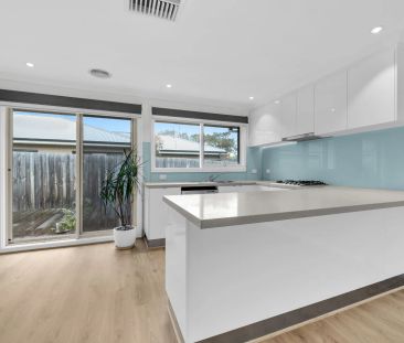 Charming Unit in the heart of Ferntree Gully - Photo 1