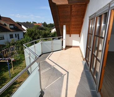 Helle 3,5-Zi.-Dachgeschoss-Wohnung mit Garagenstellplatz in Neumark... - Photo 6