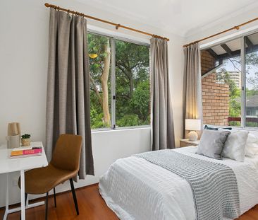 Lush Treetop Residence In Rockdale: Double Brick, Third Bedroom/Hom... - Photo 6