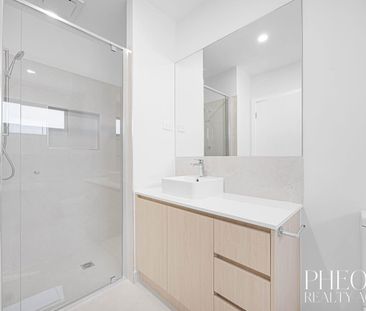 BRAND NEW 2 BEDROOM, TWO BATHROOM TOWNHOUSE - Photo 2