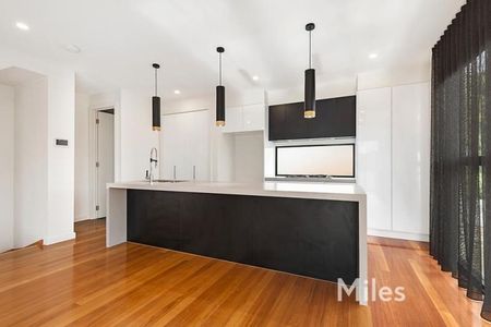 5/5 Flower Street, Essendon - Photo 2
