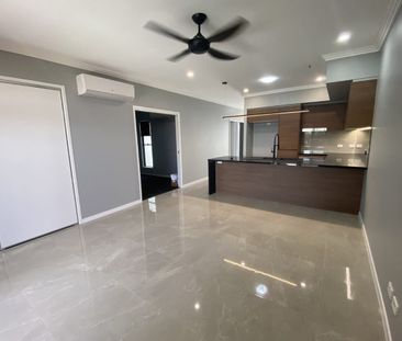 Compact, Contemporary & Close to Everything - Photo 5