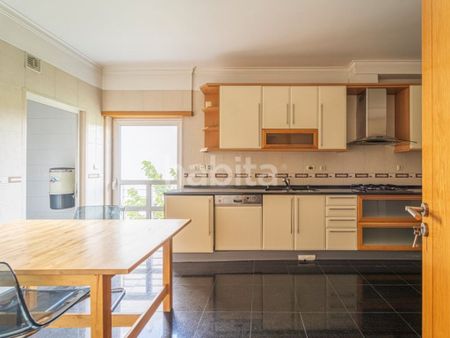 3 room luxury Apartment for rent in Laranjeiras, Lisbon - Photo 2